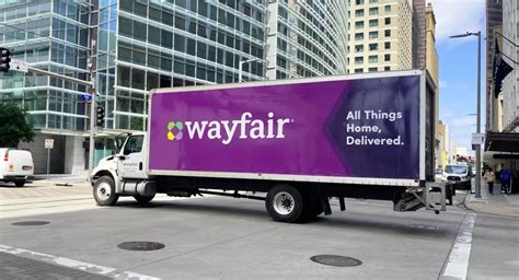 How Does Wayfair Deliver Furniture: Unraveling the Threads of Modern Logistics